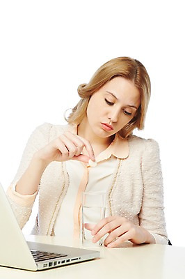 포토 JPG 스튜디오촬영 서양인 외국인 백인 해외기획촬영 2012년태국 여자 비즈니스 잔 실내 건강 스마트라이프 한명 들기 누끼 사람 상반신 20대 성인 앞모습 컵 물 비즈니스라이프 노트북 약 웹서핑 직장인 비즈니스우먼 스마트 책상 두통 인터넷중독 두통약 여자만 여자한명만 성인여자만 청년만 청년여자만 성인한명만 청년여자한명만 성인여자한명만 성인만 국내포토 자연요소 직업 1 라이프스타일 식기 뷰포인트 가구 컨셉 의학 모션 인종 청년 내부 전자제품 질병 중독 파일형식