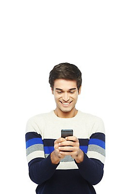 포토 JPG 스튜디오촬영 서양인 외국인 백인 해외기획촬영 문자 라이프스타일 응시 2012년태국 남자 실내 스마트라이프 한명 미소 웃음 들기 누끼 사람 상반신 20대 성인 라이프 앞모습 캐주얼 스마트폰 핸드폰 문자메시지 성인남자한명만 국내포토 1 시선 옷 뷰포인트 모션 표정 인종 청년 내부 생활 전자제품 스마트기기 메시지 남자한명만 성인남자만 파일형식