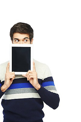 포토 JPG 스튜디오촬영 서양인 외국인 백인 해외기획촬영 라이프스타일 응시 2012년태국 남자 실내 스마트라이프 한명 들기 누끼 사람 상반신 20대 성인 라이프 앞모습 캐주얼 태블릿 가림 웹서핑 성인남자한명만 국내포토 1 시선 옷 뷰포인트 모션 인종 청년 내부 생활 전자제품 스마트기기 남자한명만 성인남자만 파일형식