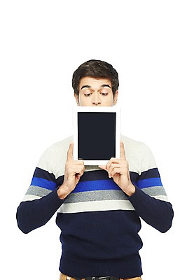 포토 JPG 스튜디오촬영 서양인 외국인 백인 해외기획촬영 라이프스타일 응시 2012년태국 남자 실내 스마트라이프 한명 들기 누끼 사람 상반신 20대 성인 라이프 앞모습 캐주얼 태블릿 가림 웹서핑 성인남자한명만 내려보기 국내포토 1 시선 옷 뷰포인트 모션 인종 청년 내부 생활 전자제품 스마트기기 남자한명만 성인남자만 파일형식