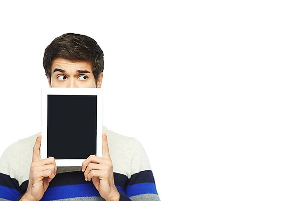 포토 JPG 스튜디오촬영 서양인 외국인 백인 해외기획촬영 라이프스타일 응시 2012년태국 남자 실내 스마트라이프 한명 들기 누끼 사람 상반신 20대 성인 라이프 앞모습 캐주얼 태블릿 가림 웹서핑 성인남자한명만 국내포토 1 시선 옷 뷰포인트 모션 인종 청년 내부 생활 전자제품 스마트기기 남자한명만 성인남자만 파일형식