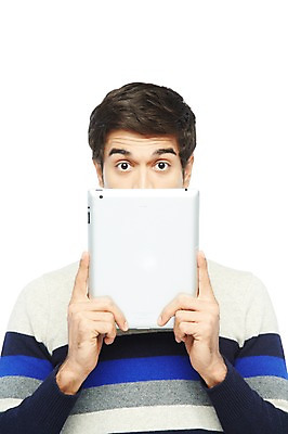 포토 JPG 스튜디오촬영 서양인 외국인 백인 해외기획촬영 라이프스타일 2012년태국 남자 실내 스마트라이프 한명 들기 누끼 사람 상반신 20대 성인 라이프 앞모습 캐주얼 태블릿 가림 웹서핑 성인남자한명만 국내포토 1 옷 뷰포인트 모션 인종 청년 내부 생활 전자제품 스마트기기 남자한명만 성인남자만 파일형식