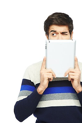 포토 JPG 스튜디오촬영 서양인 외국인 백인 해외기획촬영 라이프스타일 응시 2012년태국 남자 실내 스마트라이프 윙크 한명 들기 누끼 사람 상반신 20대 성인 라이프 앞모습 캐주얼 태블릿 가림 웹서핑 성인남자한명만 국내포토 1 시선 옷 뷰포인트 모션 표정 인종 청년 내부 생활 전자제품 스마트기기 남자한명만 성인남자만 파일형식