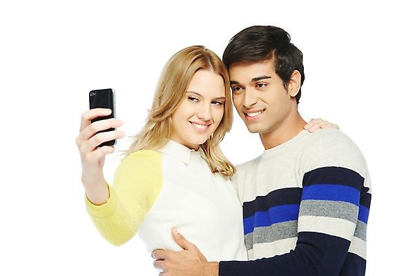 포토 JPG 스튜디오촬영 서양인 외국인 백인 해외기획촬영 라이프스타일 커플 2012년태국 여자 남자 데이트 실내 스마트라이프 미소 웃음 들기 누끼 사람 상반신 20대 성인 두명 라이프 옆모습 캐주얼 스마트폰 핸드폰 사진촬영 셀프카메라 청년만 성인만 국내포토 옷 뷰포인트 관계 모션 표정 인종 청년 내부 생활 전자제품 스마트기기 촬영 파일형식