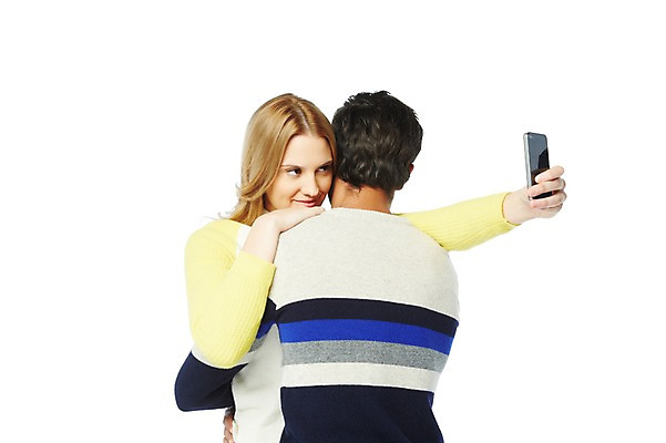 포토 JPG 스튜디오촬영 서양인 외국인 백인 해외기획촬영 라이프스타일 커플 응시 2012년태국 여자 남자 데이트 안기 포옹 실내 스마트라이프 미소 웃음 들기 누끼 사람 상반신 20대 성인 두명 라이프 앞모습 뒷모습 캐주얼 스마트폰 핸드폰 스마트폰중독 청년만 성인만 스몸비 국내포토 시선 옷 뷰포인트 관계 모션 표정 인종 청년 내부 생활 전자제품 스마트기기 신조어 중독 파일형식