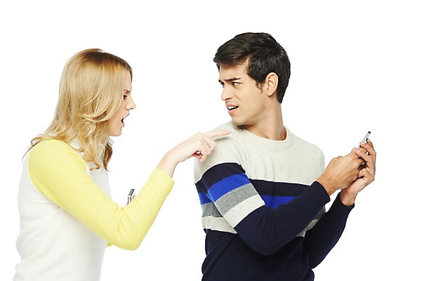 포토 JPG 스튜디오촬영 서양인 외국인 백인 해외기획촬영 라이프스타일 커플 2012년태국 여자 남자 데이트 실내 스마트라이프 들기 누끼 사람 손짓 상반신 20대 성인 두명 라이프 옆모습 캐주얼 스마트폰 핸드폰 마주보기 분노 스마트폰중독 청년만 성인만 스몸비 국내포토 옷 감정 뷰포인트 관계 모션 인종 청년 내부 생활 전자제품 스마트기기 신조어 중독 파일형식