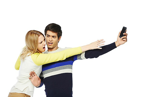 포토 JPG 스튜디오촬영 서양인 외국인 백인 해외기획촬영 라이프스타일 커플 2012년태국 여자 남자 데이트 실내 스마트라이프 들기 누끼 사람 상반신 20대 성인 두명 라이프 캐주얼 스마트폰 핸드폰 분노 싸움 스마트폰중독 청년만 성인만 뺏기 스몸비 국내포토 옷 감정 관계 모션 인종 청년 내부 생활 전자제품 스마트기기 신조어 중독 파일형식