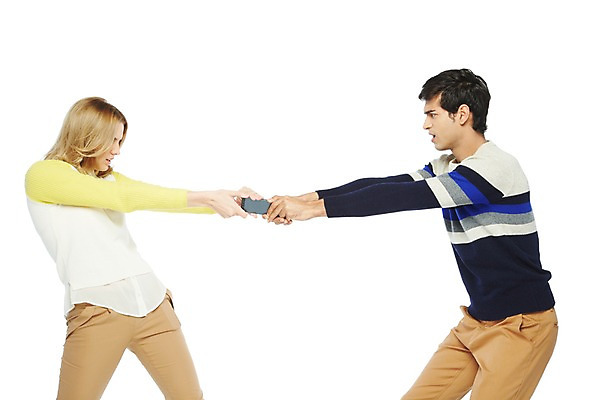 포토 JPG 스튜디오촬영 서양인 외국인 백인 해외기획촬영 라이프스타일 커플 2012년태국 여자 남자 데이트 실내 스마트라이프 서기 들기 누끼 사람 상반신 20대 성인 두명 라이프 옆모습 캐주얼 스마트폰 핸드폰 마주보기 분노 싸움 스마트폰중독 청년만 성인만 뺏기 스몸비 국내포토 옷 감정 뷰포인트 관계 모션 인종 청년 내부 생활 전자제품 스마트기기 신조어 중독 파일형식