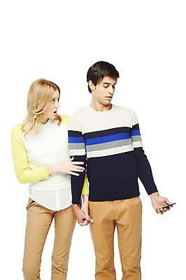 포토 JPG 스튜디오촬영 서양인 외국인 백인 해외기획촬영 라이프스타일 커플 응시 2012년태국 여자 남자 데이트 실내 스마트라이프 서기 들기 누끼 사람 20대 성인 두명 라이프 앞모습 캐주얼 스마트폰 핸드폰 손잡기 스마트폰중독 청년만 성인만 스몸비 국내포토 시선 옷 뷰포인트 관계 모션 인종 청년 내부 생활 전자제품 스마트기기 신조어 중독 파일형식