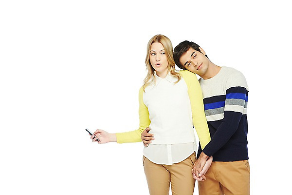 포토 JPG 스튜디오촬영 서양인 외국인 백인 해외기획촬영 라이프스타일 커플 2012년태국 여자 남자 데이트 안기 포옹 실내 스마트라이프 서기 들기 누끼 사람 20대 성인 두명 라이프 앞모습 캐주얼 스마트폰 핸드폰 손잡기 스마트폰중독 청년만 성인만 스몸비 국내포토 옷 뷰포인트 관계 모션 인종 청년 내부 생활 전자제품 스마트기기 신조어 중독 파일형식