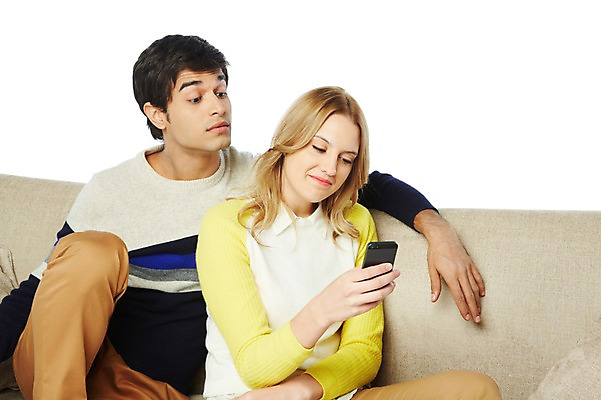 포토 JPG 스튜디오촬영 서양인 외국인 백인 해외기획촬영 라이프스타일 커플 응시 2012년태국 여자 남자 휴식 실내 스마트라이프 미소 웃음 들기 누끼 사람 앉기 20대 성인 취미 두명 라이프 앞모습 스마트폰 핸드폰 소파 웹서핑 스마트폰중독 청년만 성인만 스몸비 국내포토 시선 뷰포인트 컨셉 의자 관계 모션 표정 인종 청년 내부 생활 전자제품 스마트기기 신조어 중독 파일형식