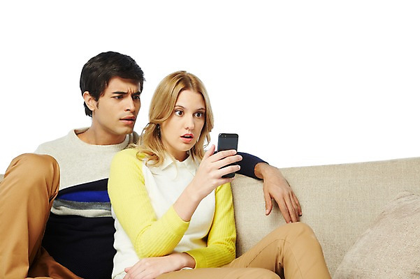 포토 JPG 스튜디오촬영 서양인 외국인 백인 해외기획촬영 라이프스타일 커플 응시 2012년태국 여자 남자 휴식 실내 스마트라이프 들기 누끼 사람 앉기 20대 성인 취미 두명 라이프 앞모습 스마트폰 핸드폰 소파 놀람 웹서핑 스마트폰중독 청년만 성인만 스몸비 국내포토 시선 감정 뷰포인트 컨셉 의자 관계 모션 표정 인종 청년 내부 생활 전자제품 스마트기기 신조어 중독 파일형식