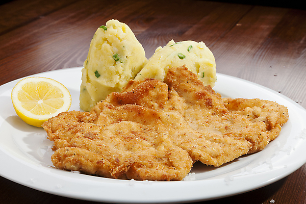 포토 JPG 해외이미지 접시 유럽 음식 조각 채소 오이 감자 파슬리 육류 돼지고기 스테이크 요리 사람없음 초록색 갈색 식사 저녁식사 치킨 샐러드 튀김 흰색 신선 오스트리아 닫기 상추 자르기 굽기 레몬 허브 후추 점심식사 빵가루 송아지고기 해외202004 해외포토 식물 식기 나라 컬러 과일 식재료 모션 서양음식 구이 향신료 닭고기요리 파일형식 이미지허브