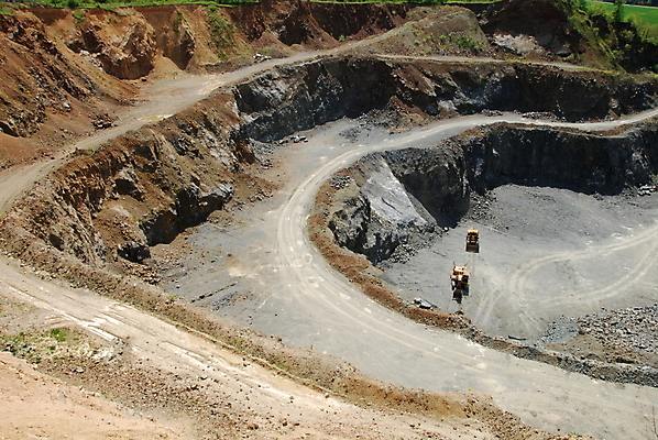 포토 JPG 해외이미지 산업 표면 풍경 사람없음 힘 기계 바위 굴착기 연료 체코 자원 땅파기 생태학 석탄 옛날 채석 해외202004 해외포토 교육 유럽 돌_바위 중장비 파일형식 이미지허브