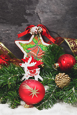 포토 JPG 해외이미지 배너 계절 행복 별 리본 전통문화 백그라운드 크리스마스장식 크리스마스 겨울 유리 벽지 휴가 사슴 사람없음 장식 빨간색 세로 빛 인테리어 크리스마스트리 흰색 축하 원형 화려 황금 클래식 우아함 소프트포커스 12월 연도 엽서 전나무 포인세티아 여의주 스타일 카피스페이스 해외202004 해외포토 자연요소 도형 나무 전통 디자인 기념일 꽃 감정 문화 컬러 컨셉 포유류 재질 촬영기법 공백 날짜 편지 파일형식 이미지허브