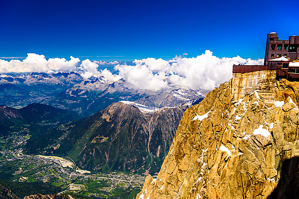 포토 JPG 해외이미지 구름 계절 유럽 여행 겨울 자연 하늘 산 풍경 사람없음 야외 여름 파란색 빛 햇빛 태양 맑음 얼음 침묵 추위 프랑스 흰색 역 정상 큼 고도 산등성이 빙하 알프스 장면 샤모니 절정 해외202004 해외포토 자연요소 나라 컬러 교통시설 날씨 소리 크기 생태계 파일형식 이미지허브