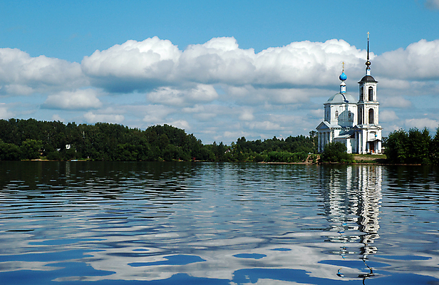 포토 JPG 해외이미지 구름 파도 십자가 하늘 휴식 거리 사람없음 여름 강 반사 교회 잔물결 수평선 해외202004 해외포토 자연요소 계절 물결 바다 컨셉 종교건축 건물 파일형식 이미지허브