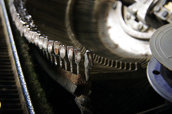 포토 JPG 해외이미지 이야기 사람없음 금속 검은색 복고 시끄러움 타자기 옛날 출판 해외202004 해외포토 컬러 재질 골동품 파일형식 이미지허브