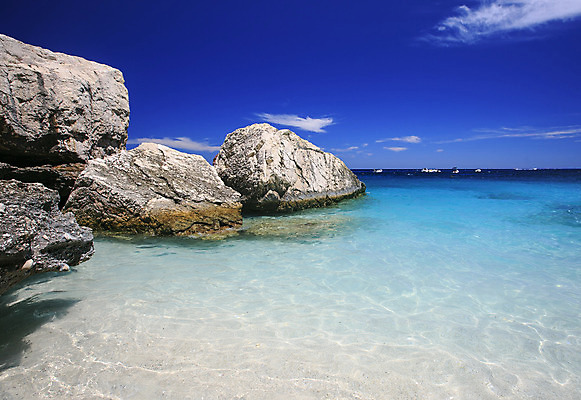 포토 JPG 해외이미지 구름 모래 파도 바다 섬 자연 하늘 풍경 해변 사람없음 물 파란색 컬러풀 햇빛 맑음 이탈리아 금지 지중해 묘사 장면 암초 이국적 파라다이스 해외202004 해외포토 자연요소 유럽 컬러 날씨 태양 생태계 파일형식 이미지허브