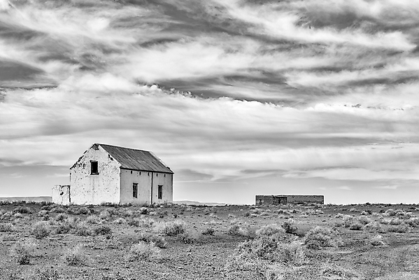 포토 JPG 해외이미지 주간 구름 겨울 하늘 주택 흑백 초원 사람없음 야외 남아프리카 겨울풍경 해외202004 해외포토 자연요소 계절 아프리카 촬영기법 풍경 건물 파일형식 이미지허브