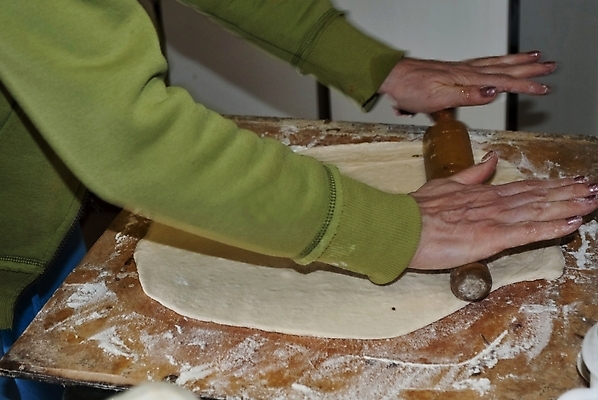 포토 JPG 해외이미지 전통 손 여자 음식 탁자 표면 기술 건강 관리 요리 사람 사람없음 목재 우주 주방 식사 흰색 시골 작업 밀 굽기 준비 날것 반죽 만들기 밀가루 레시피 이스트 핸드메이드 해외202004 해외포토 나무 컬러 가구 재료 모션 곡류 신체부위 가루 구이 파일형식 이미지허브