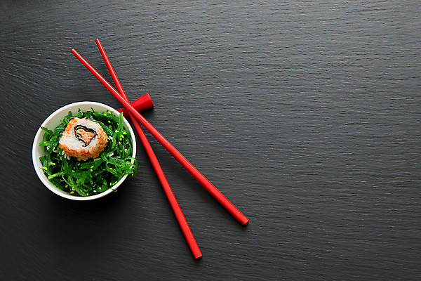 포토 JPG 해외이미지 전통 접시 문화 음식 백그라운드 다이어트 젓가락 탁자 밥 새우 건강 서기 사람없음 빨간색 초록색 세트 식당 일본 검은색 식사 중국 초밥 샐러드 회 흰색 해조류 두루마리 고추냉이 참치 장어 해산물 메뉴 날것 연어 대두 석판 해외202004 해외포토 식기 아시아 컬러 가구 모션 수저 갑각류 어류 상점 양념 해양식물 일본음식 파일형식 이미지허브