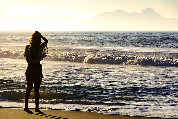 포토 JPG 해외이미지 여자 실루엣 모래 바다 신체 자연 하늘 그림자 사람없음 야외 물 빛 햇빛 태양 숫자 맑음 일몰 황금 저녁 리우데자네이루 해외202004 해외포토 자연요소 문자 날씨 촬영기법 사람 노을 야간 생태계 브라질 파일형식 이미지허브