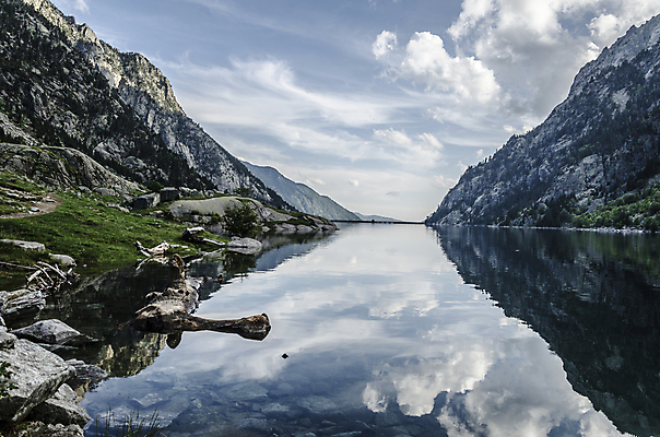 포토 JPG 해외이미지 구름 유럽 자연 하늘 산 풍경 사람없음 야외 목재 물 강 햇빛 반사 평화 환경 흐름 스페인 크리스탈 암초 해외202004 해외포토 자연요소 나무 나라 컨셉 재료 태양 광석 생태계 파일형식 이미지허브