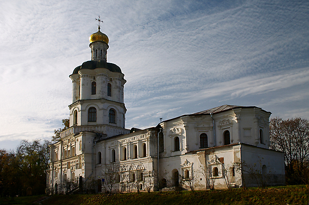 포토 JPG 해외이미지 나무 전통 외관 유럽 기독교 종교 문화 건축양식 사람없음 건물 성당 교회 가을 기도 영혼 역사 집중 수도원 러시아인 수녀원 옛날 우크라이나 회랑 해외202004 해외포토 서양인 식물 건축물 계절 건축 나라 컨셉 종교건축 복도 파일형식 이미지허브