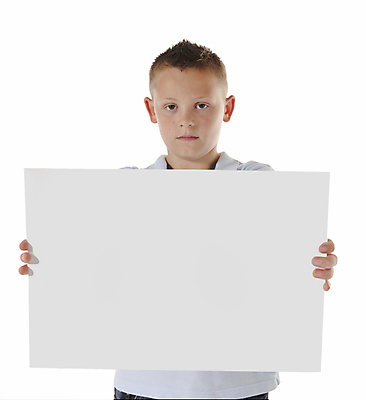 포토 JPG 해외이미지 남자 어린이 한명 소년 공백 표현 잡기 판넬 메시지 사인 흰배경 명패 심각 해외202004 해외포토 1 백그라운드 컨셉 모션 사람 흰색 파일형식 이미지허브