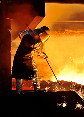 포토 JPG 해외이미지 산업 비즈니스 불 불꽃 노동자 사람 사람없음 컵 빨간색 빛 금속 흰색 업무 뜨거움 액체 행운 붓기 제조 군중 위험 수집 철 집중 국자 황소 매움 바쁨 만들기 연소 사방 용광로 주조 철강 해외202004 해외포토 자연요소 직업 식기 컬러 컨셉 모션 재질 주방용품 작업 소 맛 파일형식 이미지허브