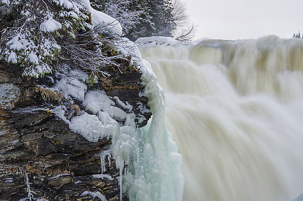 포토 JPG 해외이미지 나무 계절 여행 백그라운드 겨울 자연 스웨덴 풍경 사람없음 야외 물 강 냉동 얼음 폭포 젖음 추위 가을 바위 흰색 개울 숲 속도 서리 장면 북쪽 고드름 내추럴 눈내림 해외202004 해외포토 자연요소 식물 컬러 눈_날씨 북유럽 돌_바위 방향 생태계 파일형식 이미지허브