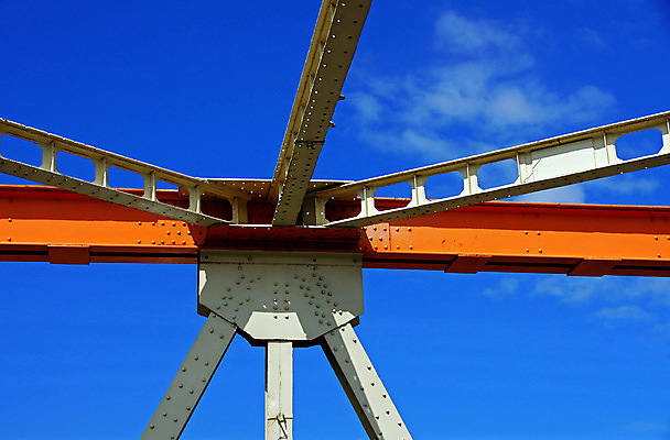 포토 JPG 해외이미지 모양 컨셉 건축양식 부분 교통시설 하늘 추상 프레임 사람없음 건물 빨간색 파란색 빛 금속 힘 철 묘사 아치 볼트 무거움 지원 철강 해외202004 해외포토 건축물 건축 컬러 교통 무늬 재질 공구 무게 시설 파일형식 이미지허브