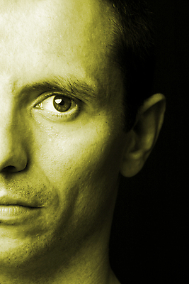 포토 JPG 해외이미지 백인 모델 응시 남자 얼굴 백그라운드 생각 스트레스 한명 사람 소년 성인 옆모습 머리 디지털 힘 거울 흰색 표현 닫기 무서움 눈썹 집중 피부 묘사 고민 코 귀 심각 옛날 우울증 해외202004 해외포토 서양인 1 시선 감정 어린이 뷰포인트 컬러 컨셉 모션 신체부위 질병 파일형식 이미지허브