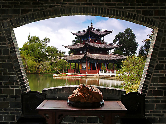 포토 JPG 해외이미지 모양 나무 전통 공원 호수 벽 여행 밭 의자 창문 탁자 하늘 산 주택 풍경 사람없음 야외 물 강 농장 반사 여행객 마을 탑 중국 바위 시골 사찰 땅 방앗간 해외202004 해외포토 자연요소 식물 건축물 공공시설 아시아 가구 농업 종교건축 사람 건물 돌_바위 파일형식 이미지허브