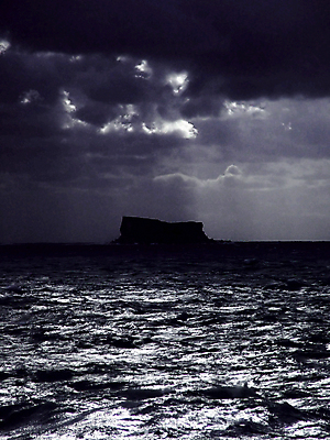 포토 JPG 해외이미지 구름 파도 바다 섬 바람 날씨 사람없음 어둠 지중해 폭풍 흐림 몰타섬 폭풍우 해외202004 해외포토 자연요소 비_날씨 자연재해 몰타 파일형식 이미지허브