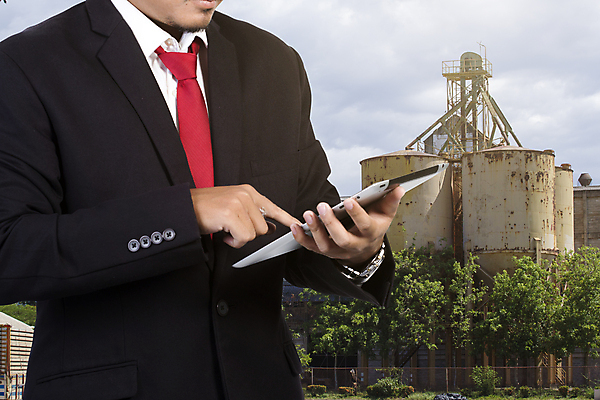 포토 JPG 해외이미지 라이프스타일 디자인 남자 산업 과학 오렌지 회사 비즈니스 공장 교통시설 노동자 사람없음 건물 컴퓨터 힘 장비 에너지 작업 환경오염 엔지니어 감독 휘발유 석유 헬멧 컨테이너 땅 연료 가스 공학 물류 배기가스 복잡 인턴쉽 철강 프로젝트 해외202004 해외포토 직업 건축물 교육 교통 컨셉 과일 공업 사람 생활 전자제품 기술자 보호장비 시설 파일형식 이미지허브