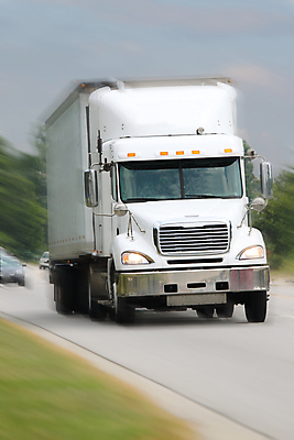 포토 JPG 해외이미지 산업 도로 여행 비즈니스 교통시설 자동차 거리 사람없음 운전 트럭 화물 흰색 고속도로 운전사 속도 바쁨 연료 수납 짐차 트레일러 공급 해외202004 해외포토 직업 길 육상교통 컬러 교통 모션 운송업 시설 파일형식 이미지허브