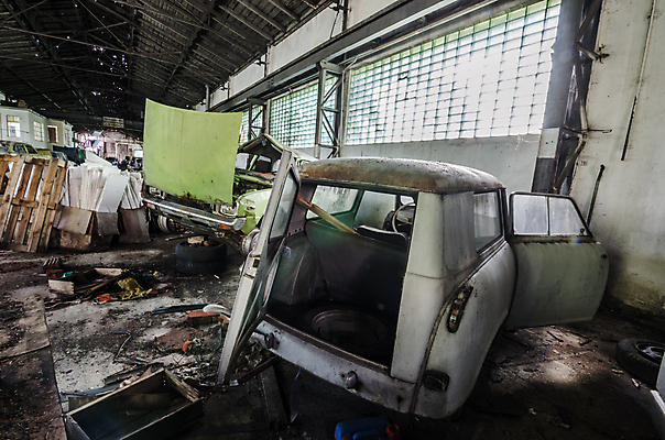 포토 JPG 해외이미지 산업 비즈니스 자동차 이야기 사람없음 기계 장비 운전 탐험 오토바이 작업실 역사 클래식 시설 엔진 발견 떠남 썩음 옛날 차고 해외202004 해외포토 육상교통 컨셉 모션 바이크 파일형식 이미지허브