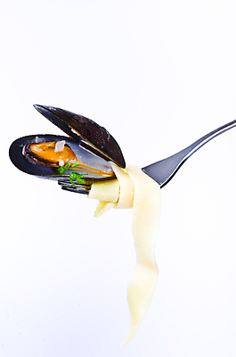 포토 JPG 해외이미지 접시 음식 바다 크리스마스 다이어트 과일 조개 건강 육류 갑각류 어류 요리 사람없음 물 주방 식당 검은색 식사 저녁식사 껍질 흰색 신선 먹기 레몬 해산물 홍합 점심식사 식욕 정물화 해외202004 해외포토 자연요소 동물 식기 기념일 컬러 식재료 모션 어패류 상점 수중동물 그림 파일형식 이미지허브