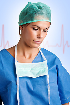 포토 JPG 해외이미지 백인 직업 여자 유니폼 그래프 건강 병원 한명 성인 약 방 장비 의사 긴급 자신감 수술 닫기 씻기 질병 집중 외과 돌봄 헬프 해외202004 해외포토 서양인 1 옷 감정 컨셉 의학 모션 사람 치료 청결 의료진 도움 파일형식 이미지허브