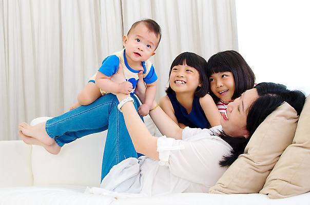 포토 JPG 해외이미지 라이프스타일 응시 여자 남자 딸 행복 아들 어린이 컨셉 놀이 엄마 주택 건강 사랑 미소 사람 동양인 소년 여러명 중국 기쁨 육아 성장 자녀 표현 아기 달콤 결합 형제 돌봄 천진난만 해외202004 해외포토 시선 감정 아시아 다수 가족 모션 표정 인종 건물 생활 맛 파일형식 이미지허브