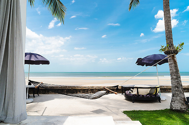 포토 JPG 해외이미지 나무 계절 모래 바다 여행 백그라운드 의자 베개 자연 하늘 휴가 휴식 손바닥 풍경 사람없음 물 여름 파란색 태양 흰색 신선 코코넛 해외202004 해외포토 자연요소 식물 손 컬러 가구 컨셉 과일 침구 생태계 파일형식 이미지허브