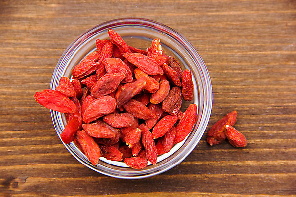 포토 JPG 해외이미지 전통 열매 음식 백그라운드 다이어트 과일 재료 건조 건강 동양인 사람없음 목재 빨간색 약 흰색 신선 사발 닫기 달콤 맛 약초 정상 먹기 묘사 유기농 날것 섬유 고립 바이오 채식주의자 해외202004 해외포토 나무 식물 웰빙 컬러 컨셉 의학 모션 인종 직물 풀_식물 사기그릇 채식 파일형식 이미지허브