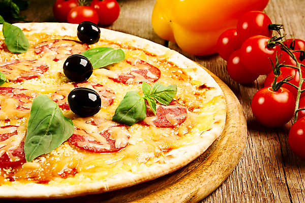 포토 JPG 해외이미지 음식 잎 토마토 채소 방울토마토 탁자 치즈 도마 피자 요리 사람없음 목재 빨간색 초록색 갈색 노란색 식사 저녁식사 시골 소시지 닫기 굽기 허브 올리브 햄 반죽 후추 바질 살라미 편육 해외202004 해외포토 나무 식물 열매 컬러 가구 재료 모션 주방용품 유제품 패스트푸드 서양음식 육류 가공식품 구이 향신료 파일형식 이미지허브