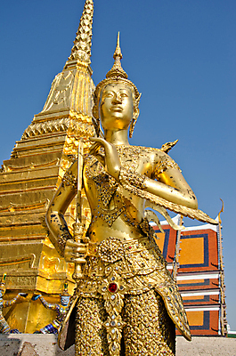 포토 JPG 해외이미지 아시아 종교 얼굴 조각 백그라운드 불교 태국 하늘 동양인 사람없음 장식 파란색 컬러풀 조각상 궁전 사찰 황금 신비 방콕 신화 멀리 동쪽 거인 사리탑 이국적 해외202004 해외포토 나라 컬러 컨셉 고건축 종교건축 인종 신체부위 조형물 탑 방향 파일형식 이미지허브