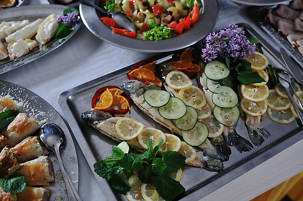 포토 JPG 해외이미지 식기 접시 기념일 음식 결혼 다이어트 토마토 채소 탁자 호텔 휴가 쟁반 육류 요리 이벤트 사람없음 장식 파티 요식업 식당 식사 저녁식사 샐러드 흰색 축하 신선 우아함 아침식사 먹기 배고픔 서비스 클럽 준비 올리브 서빙 점심식사 뷔페 식욕 식품점 해외202004 해외포토 열매 산업 컬러 가구 컨셉 식재료 모션 숙소 건강 상점 파일형식 이미지허브