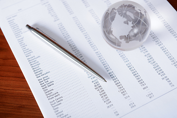 포토 JPG 해외이미지 종이 컨셉 비즈니스 텍스트 통계 유리 설계 아이디어 직장 사람없음 금융 경제 세계 글로벌 사무실 펜 지구본 자료 미국 정보 업무 작업 뉴스 계획 책상 분석 보고서 문서 상업 개발 리뷰 마케팅 세금 수입 예산 자금 해외202004 해외포토 가구 돈 북아메리카 회사 재질 필기구 파일형식 이미지허브