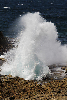 포토 JPG 해외이미지 공원 바다 자연 풍경 사람없음 야외 물 파란색 힘 권총 흰색 만 떨어짐 전국 주입구 해외202004 해외포토 자연요소 공공시설 컬러 컨셉 총 생태계 파일형식 이미지허브