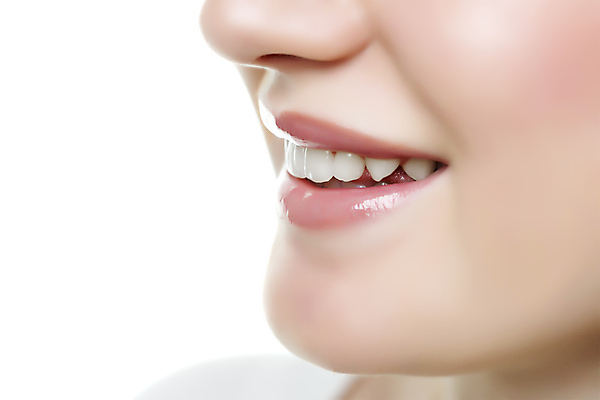 포토 JPG 해외이미지 백인 여자 행복 얼굴 백그라운드 건강 한명 미소 사람 립스틱 흰색 입 닫기 치아 피부 입술 코 고립 돌봄 의료성형뷰티 해외202004 해외포토 서양인 1 감정 컬러 모션 표정 신체부위 화장품 소화기관 파일형식 이미지허브